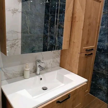 Glass Διαμέρισμα *